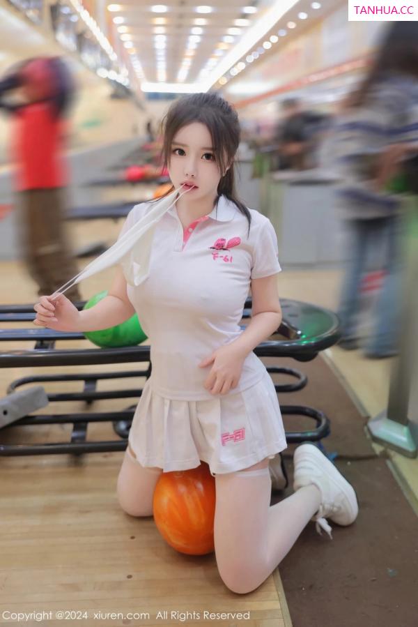   [XiuRen]高清写真图 2024.02.20 No.8118 小薯条nienie 丝袜美腿第10张图片